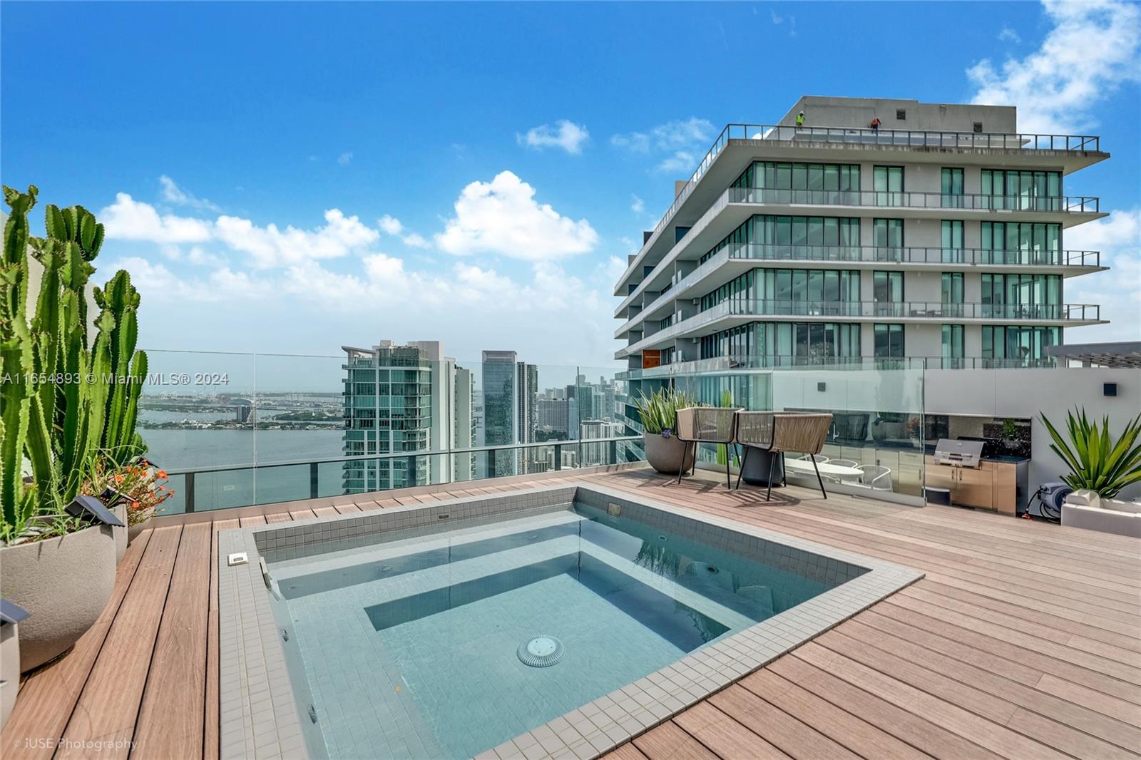 PARAISO BAY CONDO - Residential