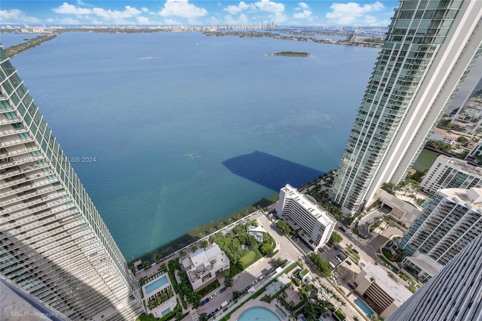PARAISO BAY CONDO - Residential