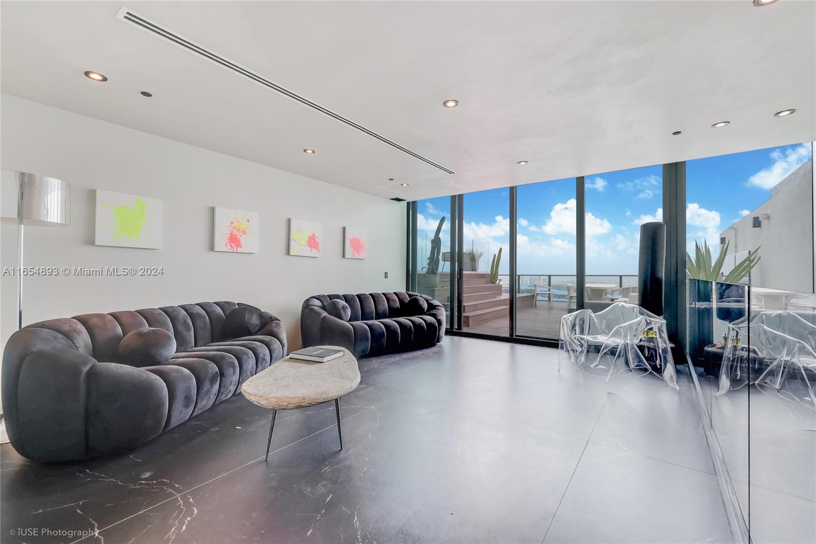 PARAISO BAY CONDO - Residential