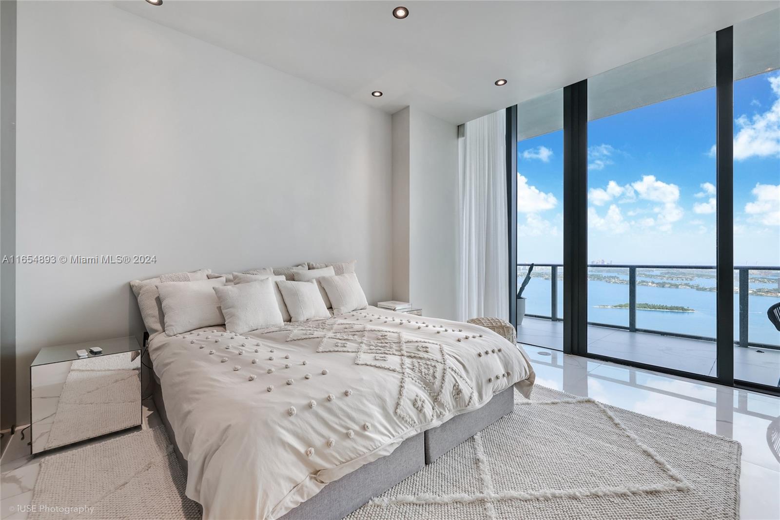 PARAISO BAY CONDO - Residential