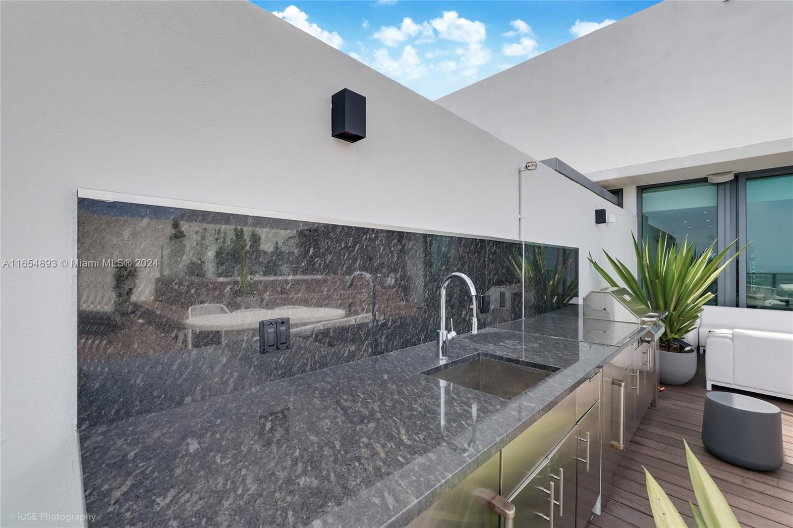 PARAISO BAY CONDO - Residential