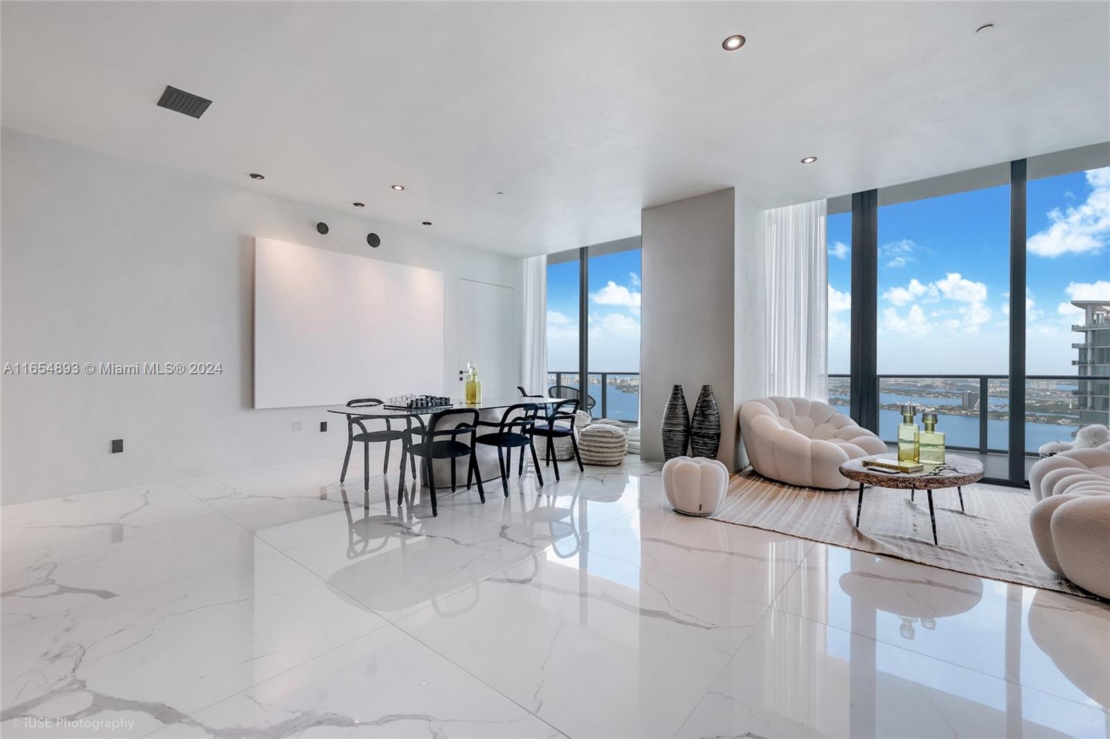 PARAISO BAY CONDO - Residential