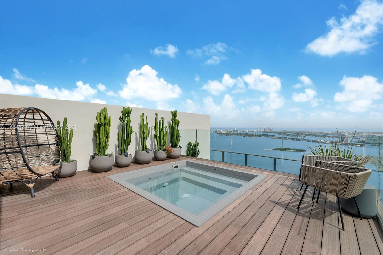 PARAISO BAY CONDO - Residential
