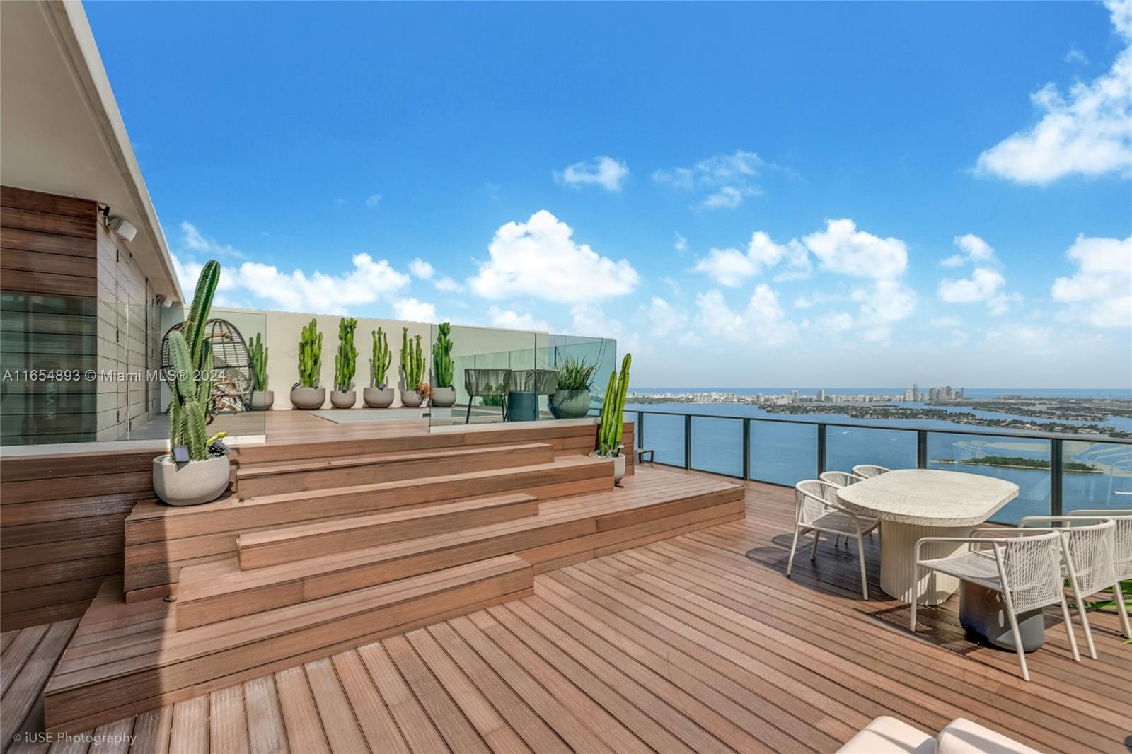 PARAISO BAY CONDO - Residential