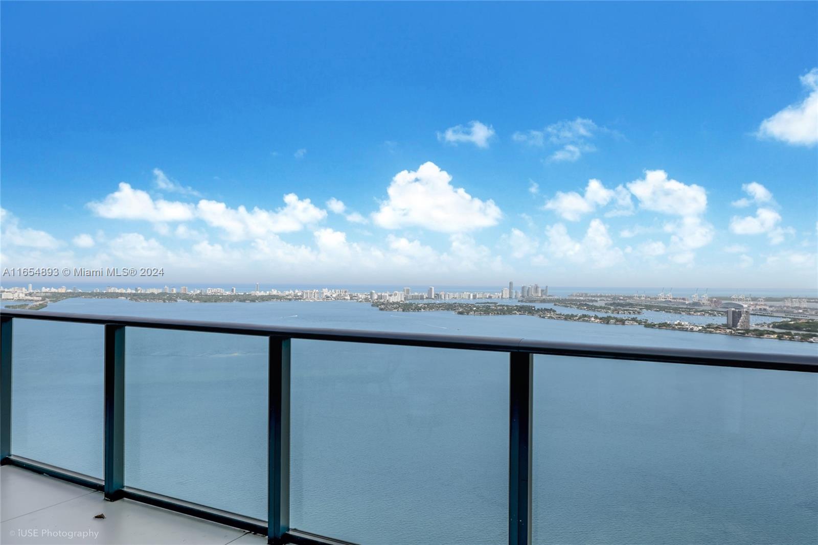 PARAISO BAY CONDO - Residential