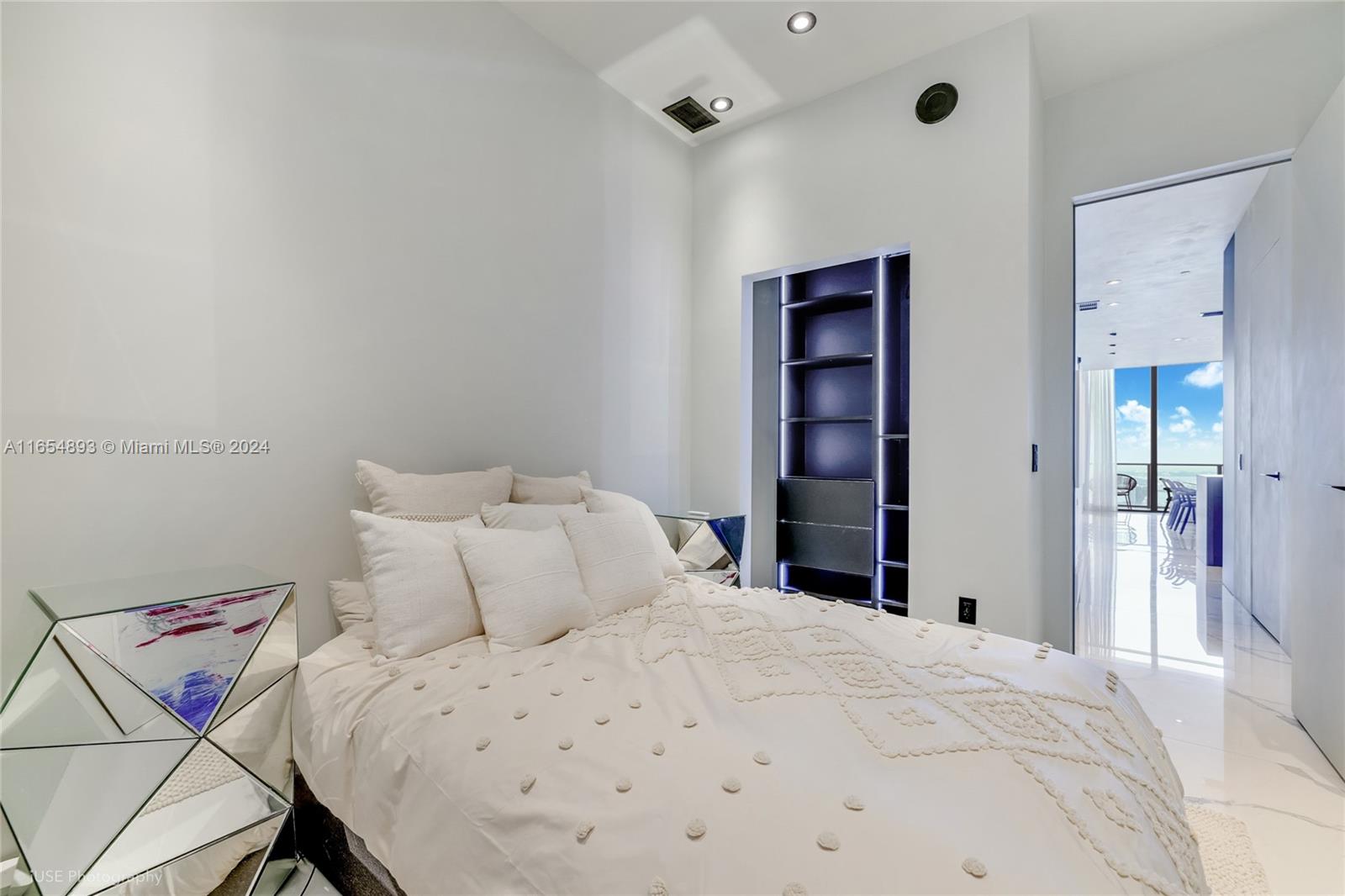 PARAISO BAY CONDO - Residential