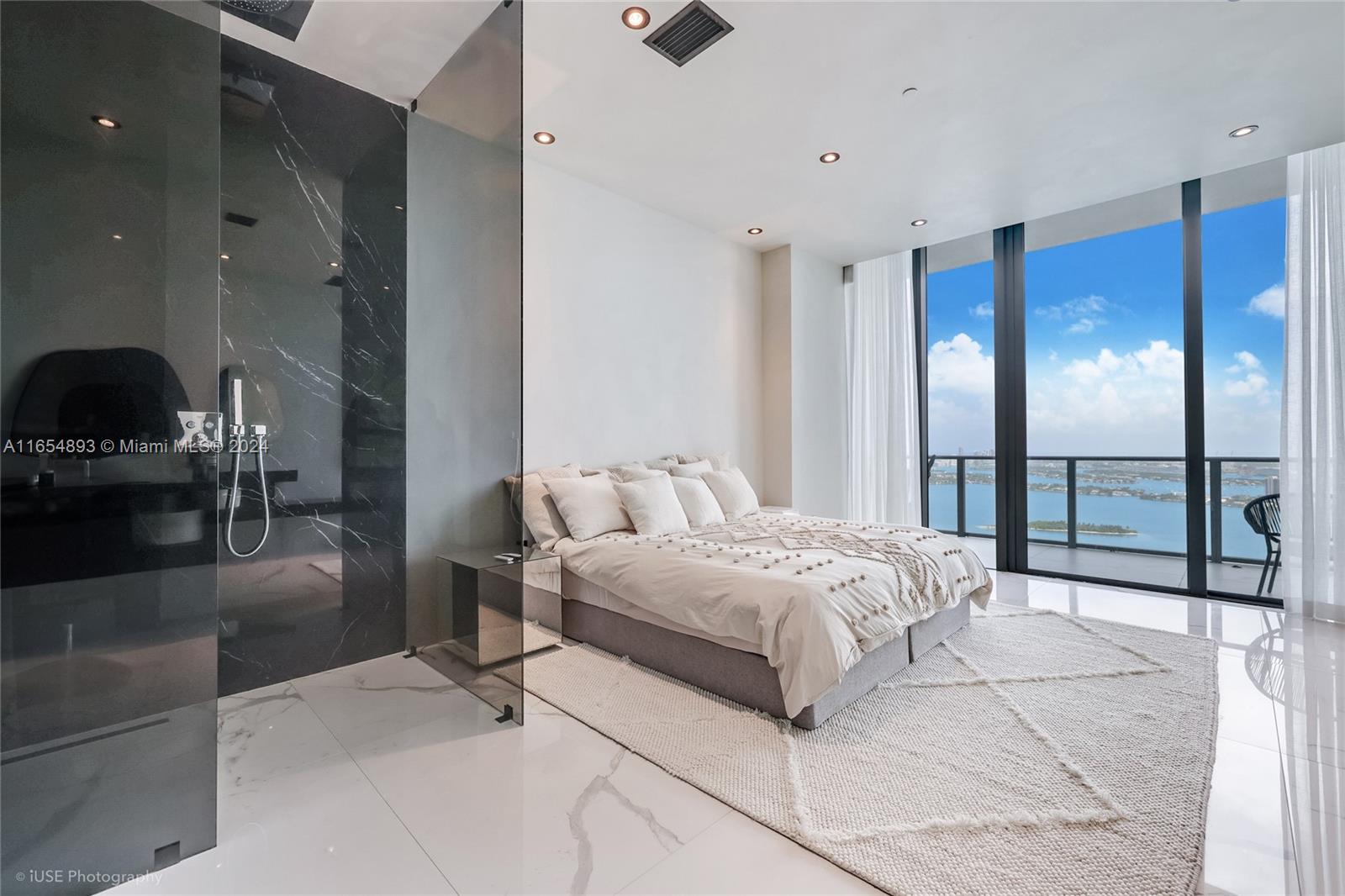 PARAISO BAY CONDO - Residential
