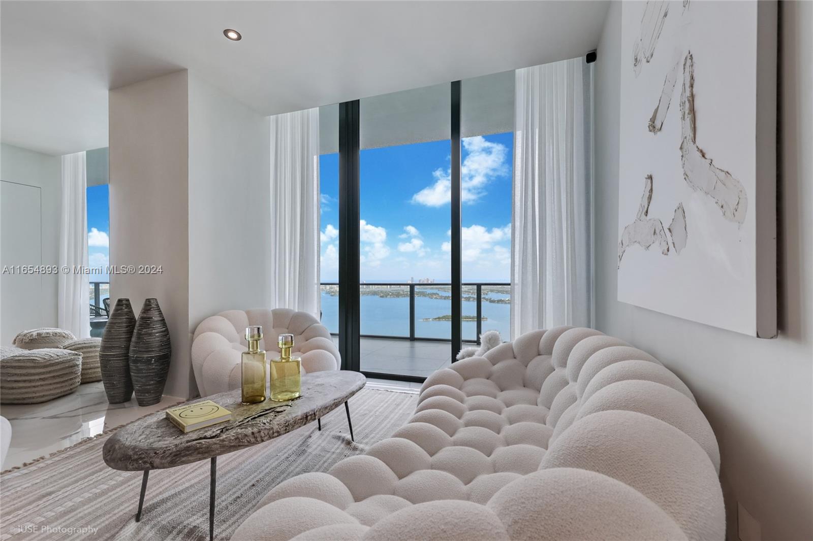 PARAISO BAY CONDO - Residential