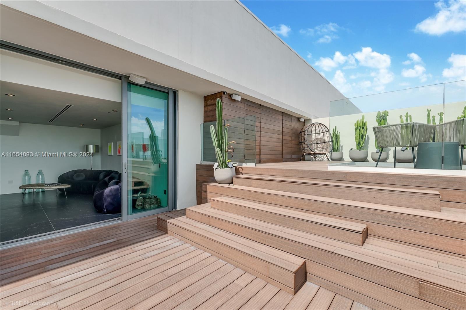 PARAISO BAY CONDO - Residential