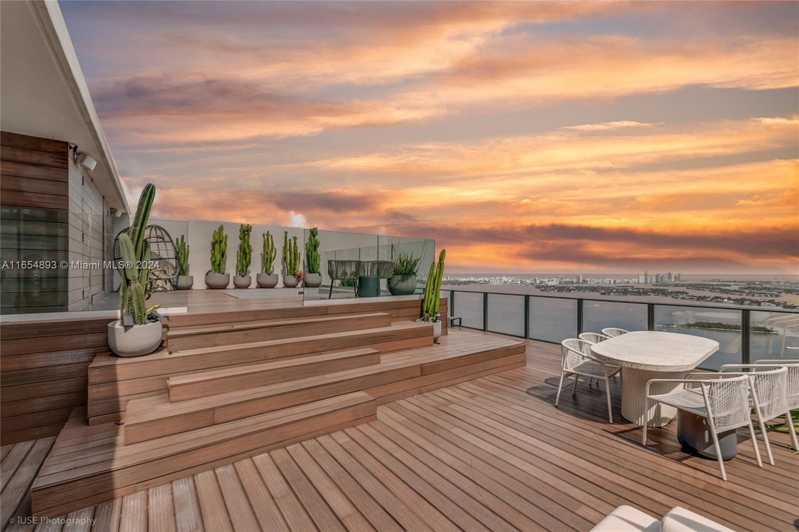 PARAISO BAY CONDO - Residential