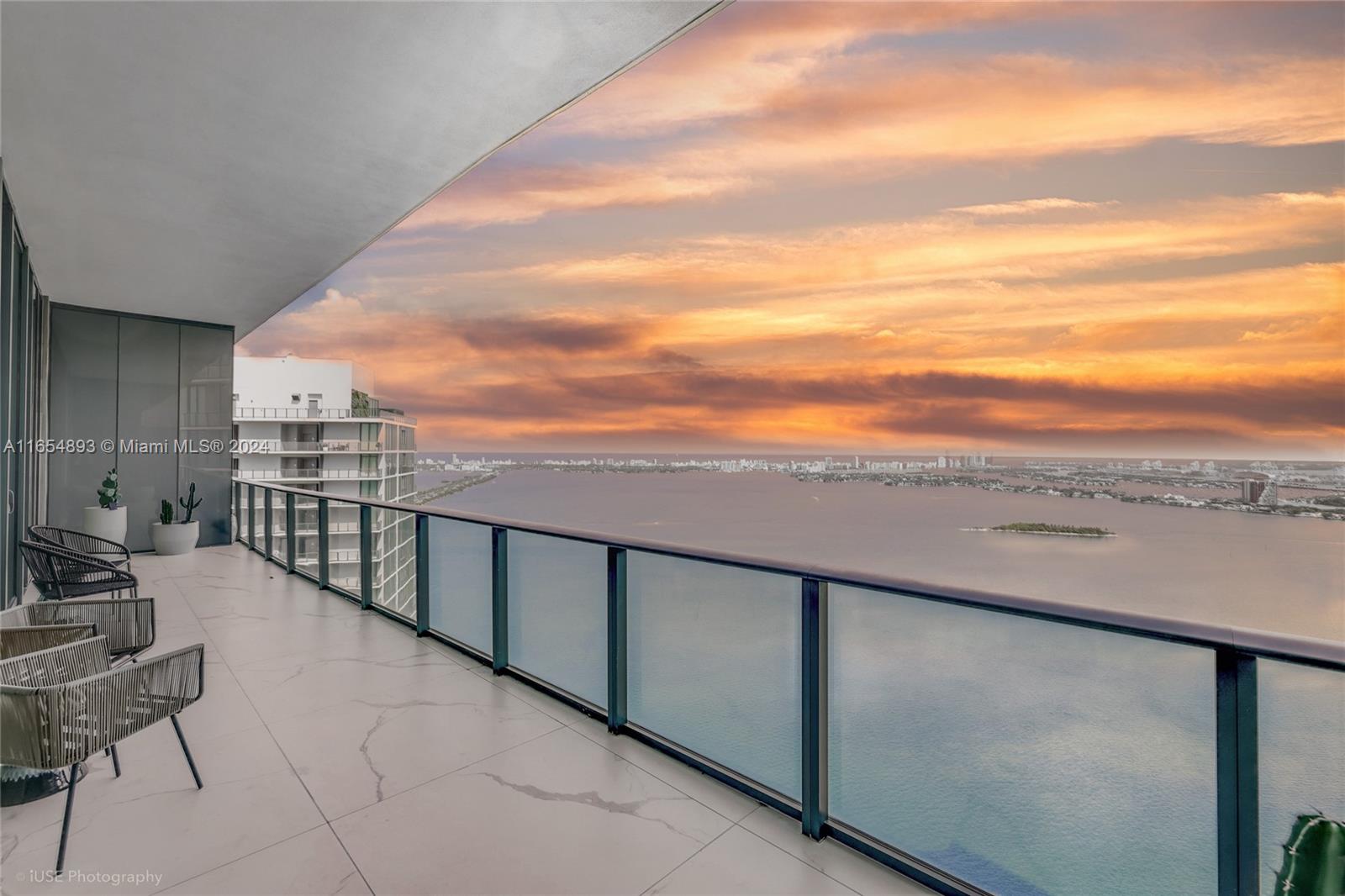 PARAISO BAY CONDO - Residential