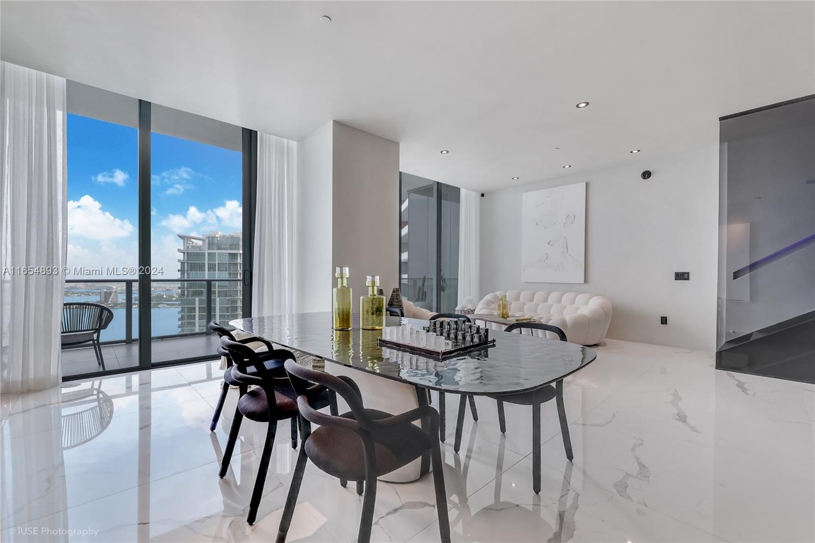 PARAISO BAY CONDO - Residential