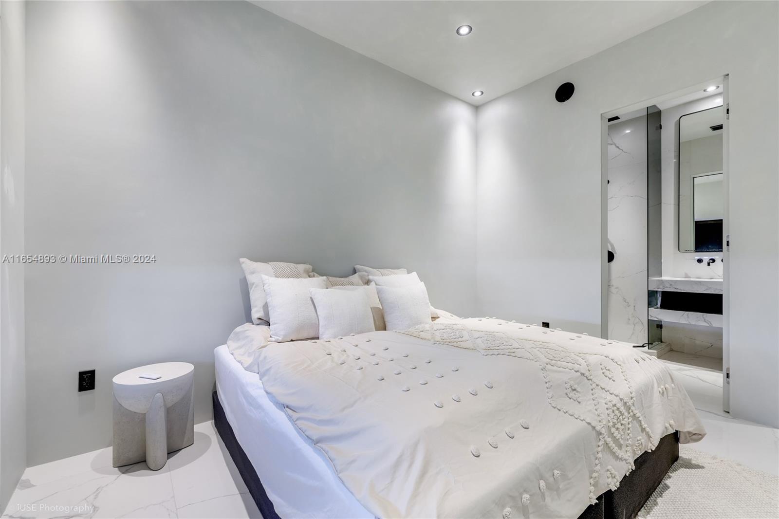 PARAISO BAY CONDO - Residential