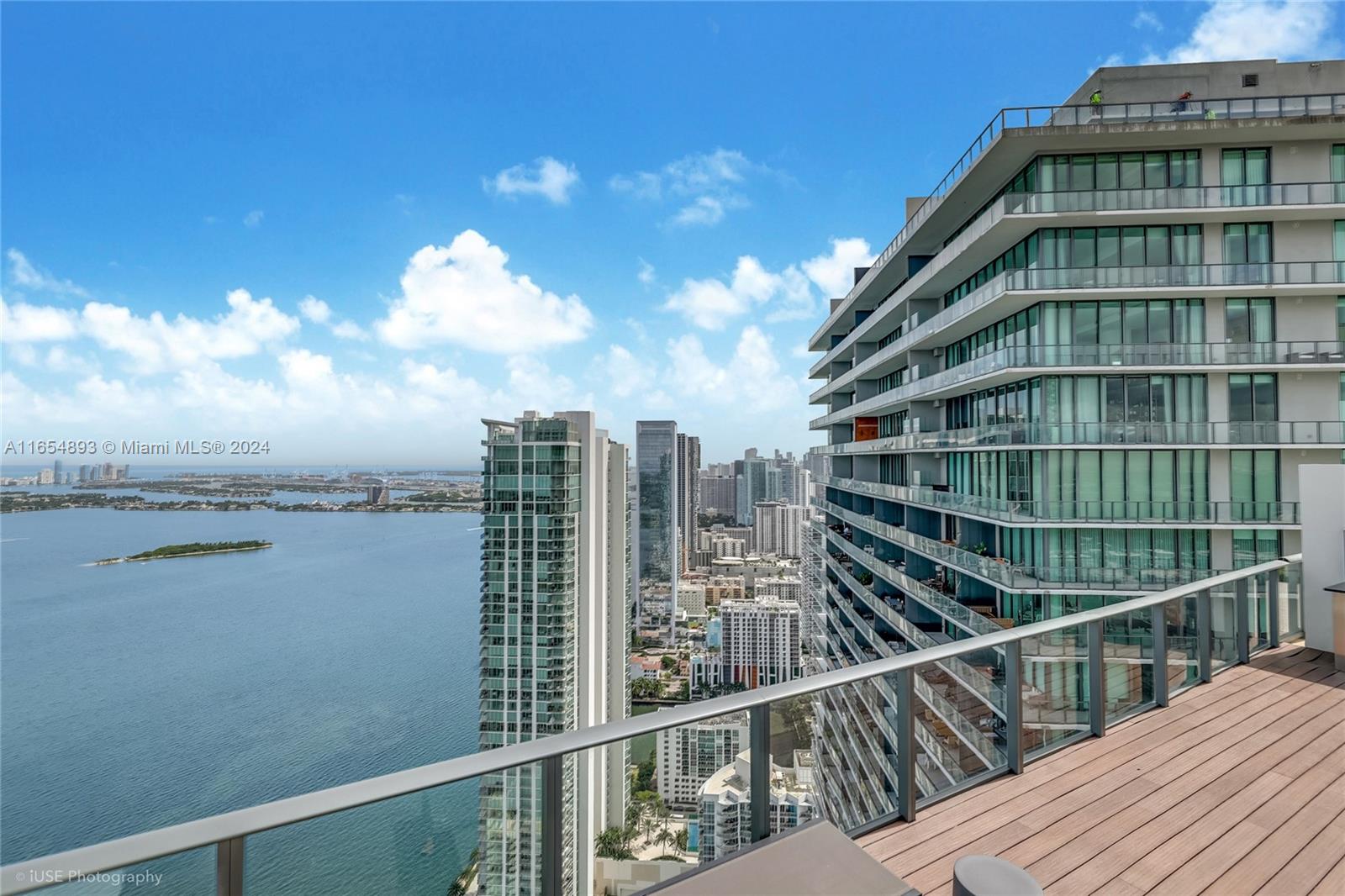 PARAISO BAY CONDO - Residential