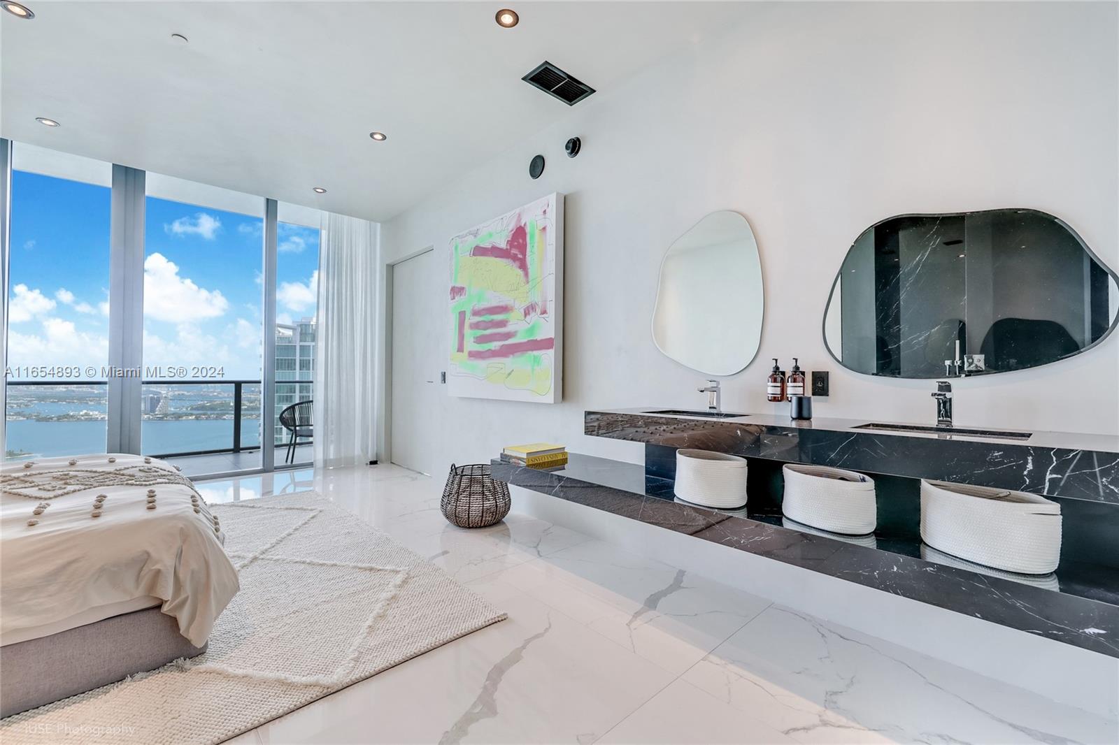 PARAISO BAY CONDO - Residential