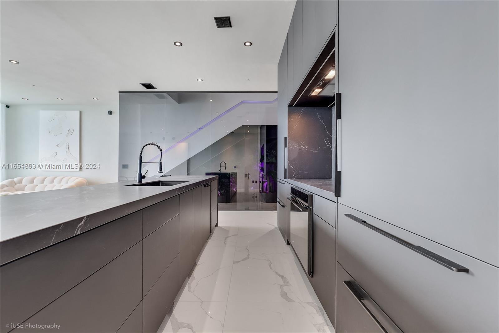 PARAISO BAY CONDO - Residential