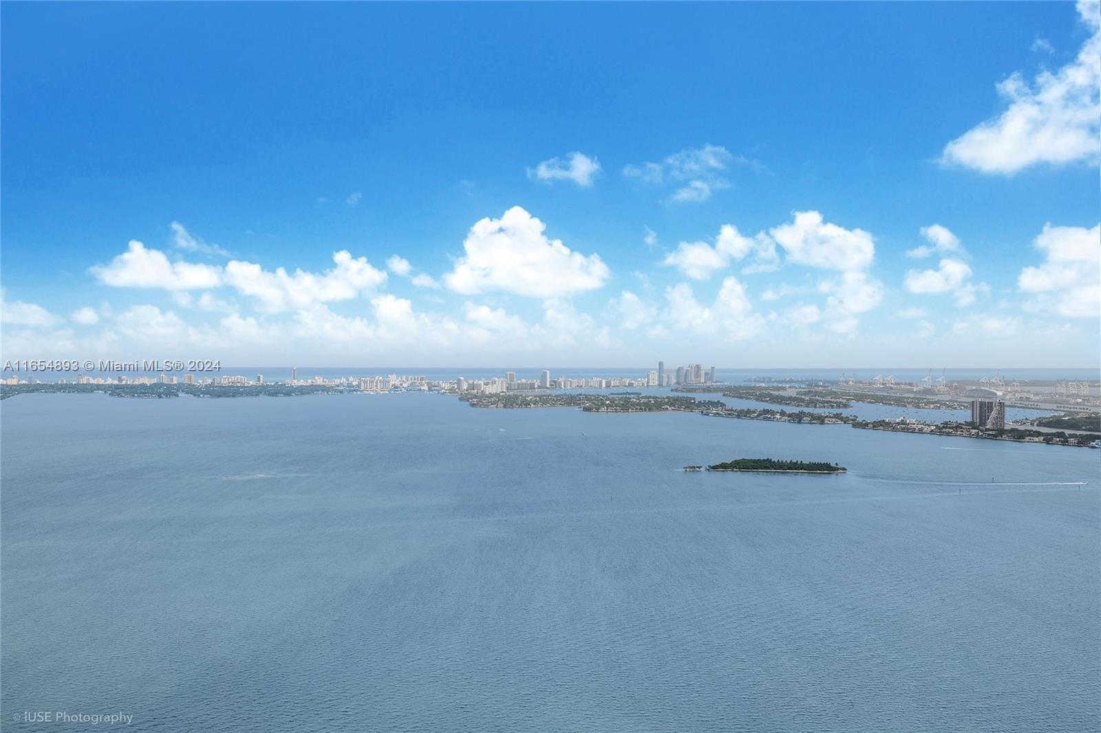 PARAISO BAY CONDO - Residential