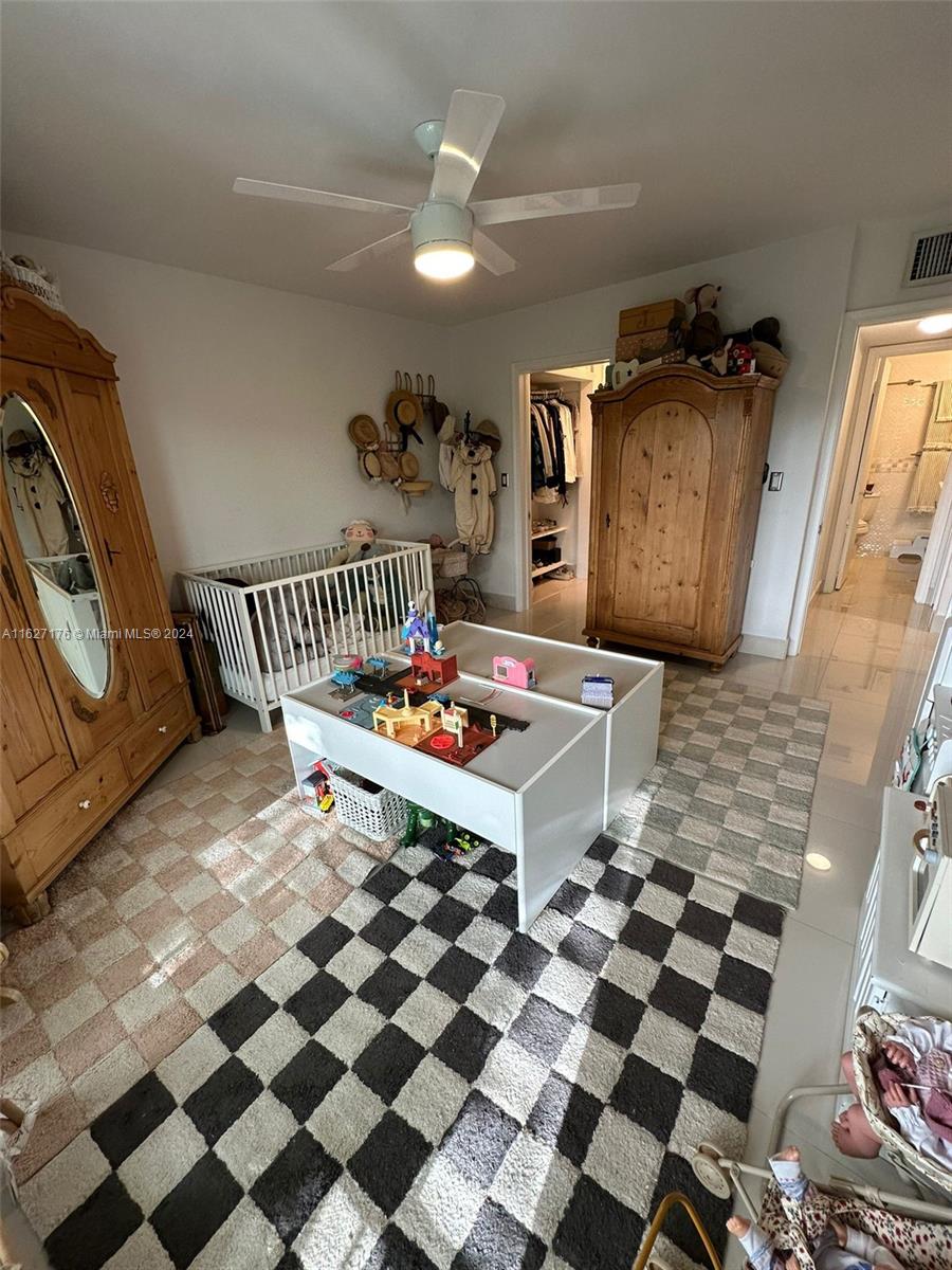 EDGEWATER EAST CONDO APTS - Residential Lease