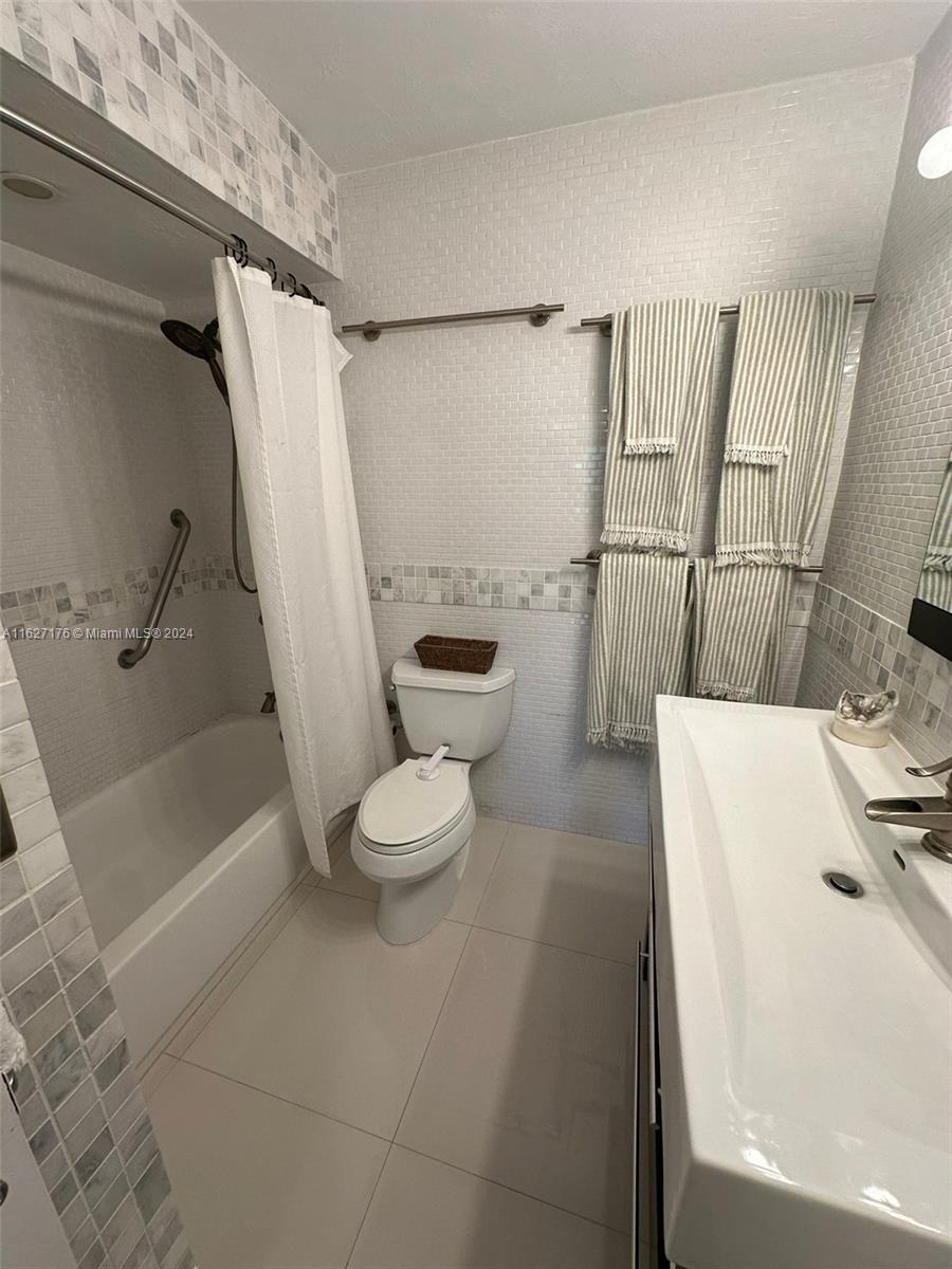 EDGEWATER EAST CONDO APTS - Residential Lease