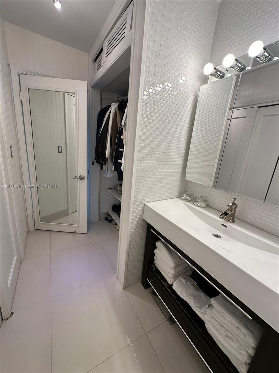 EDGEWATER EAST CONDO APTS - Residential Lease