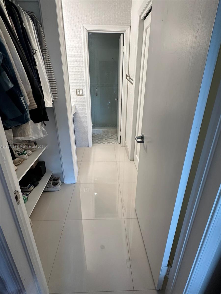 EDGEWATER EAST CONDO APTS - Residential Lease
