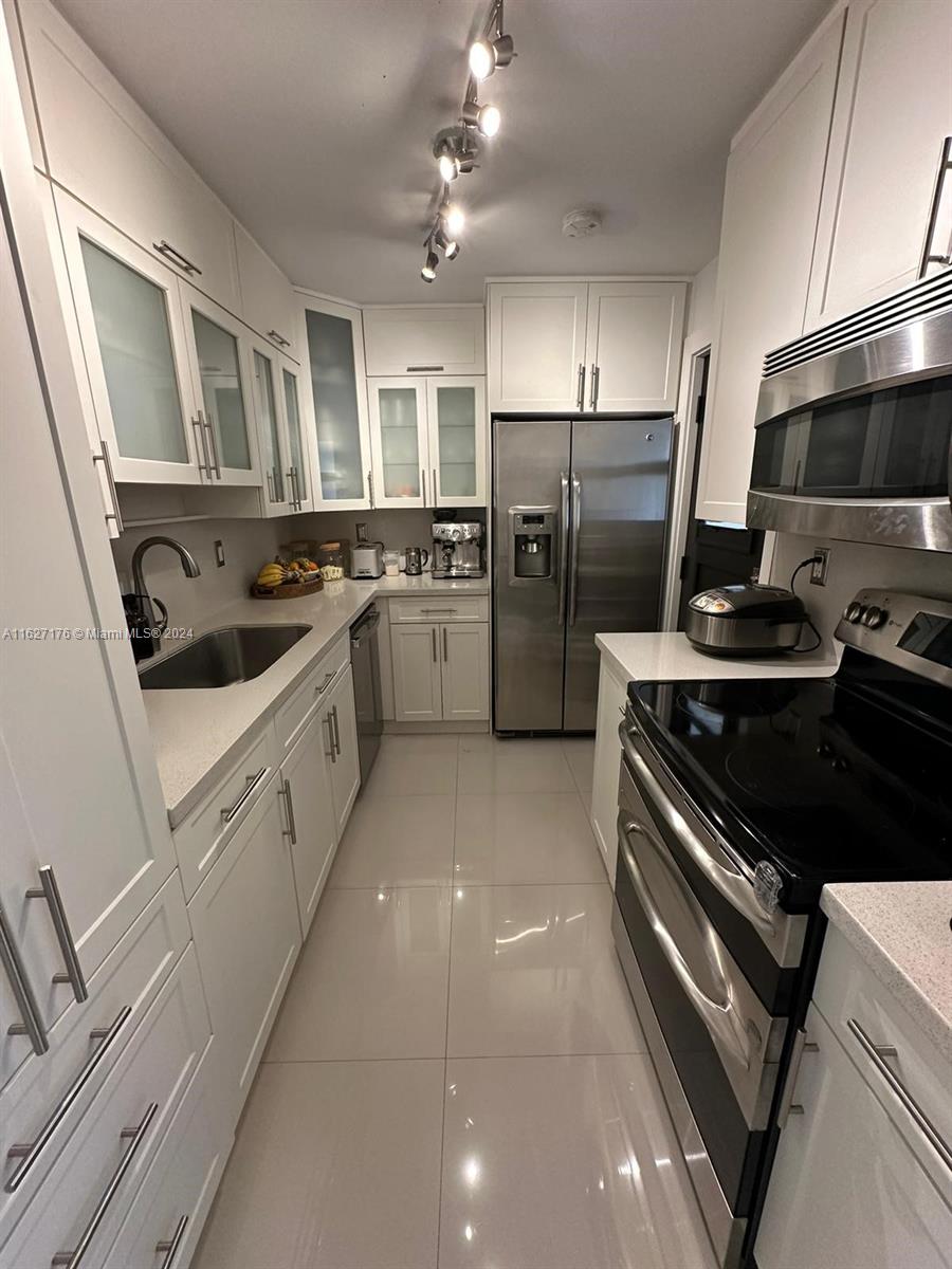 EDGEWATER EAST CONDO APTS - Residential Lease