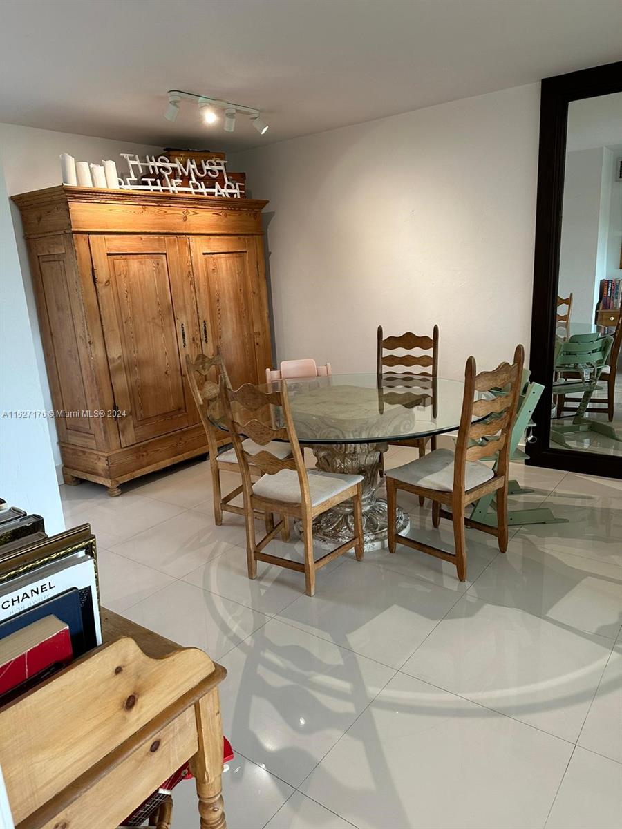 EDGEWATER EAST CONDO APTS - Residential Lease