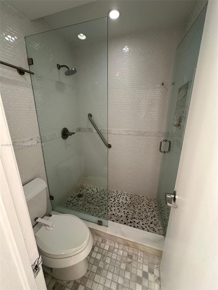 EDGEWATER EAST CONDO APTS - Residential Lease