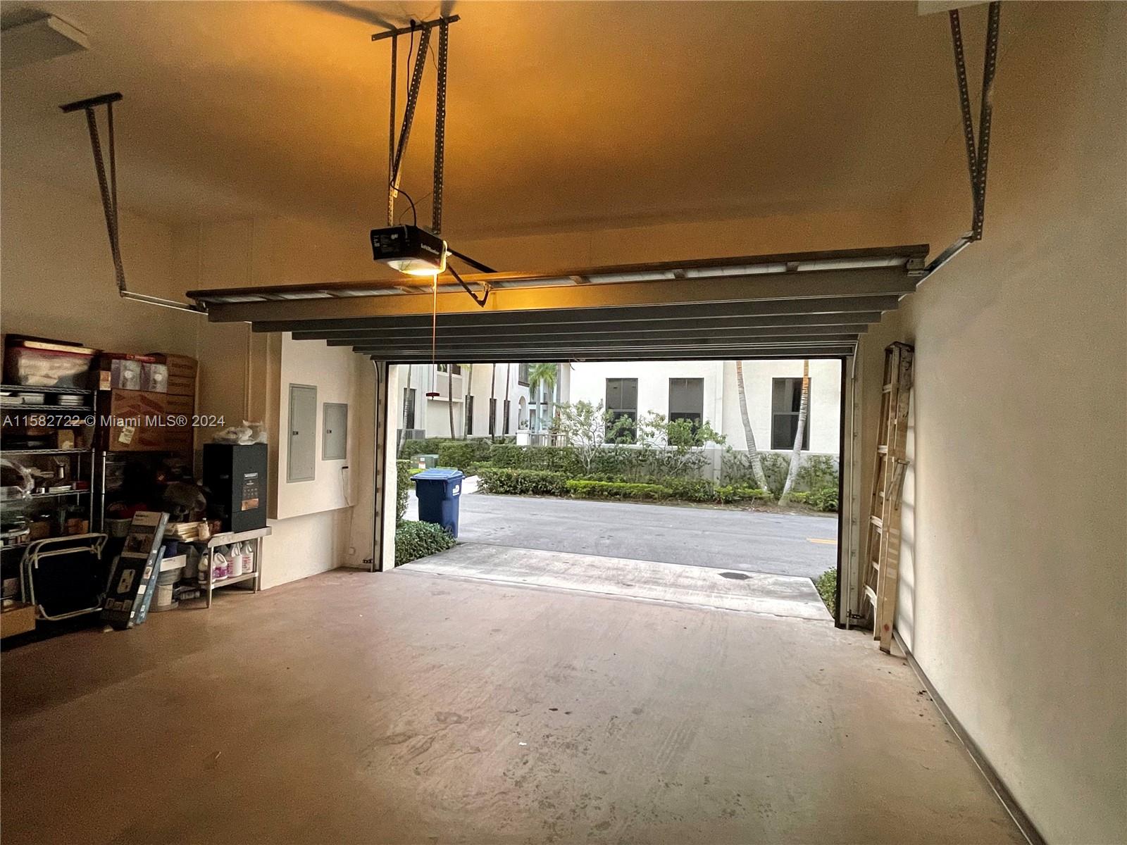 DOWNTOWN DORAL DUTCHER - Residential