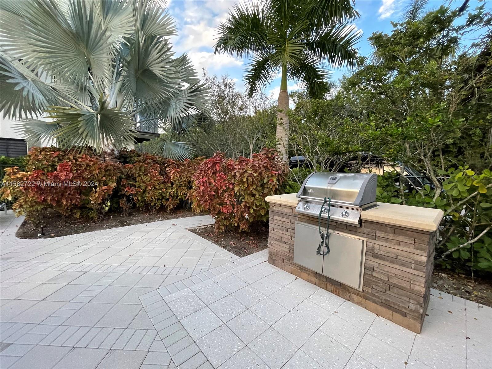 DOWNTOWN DORAL DUTCHER - Residential