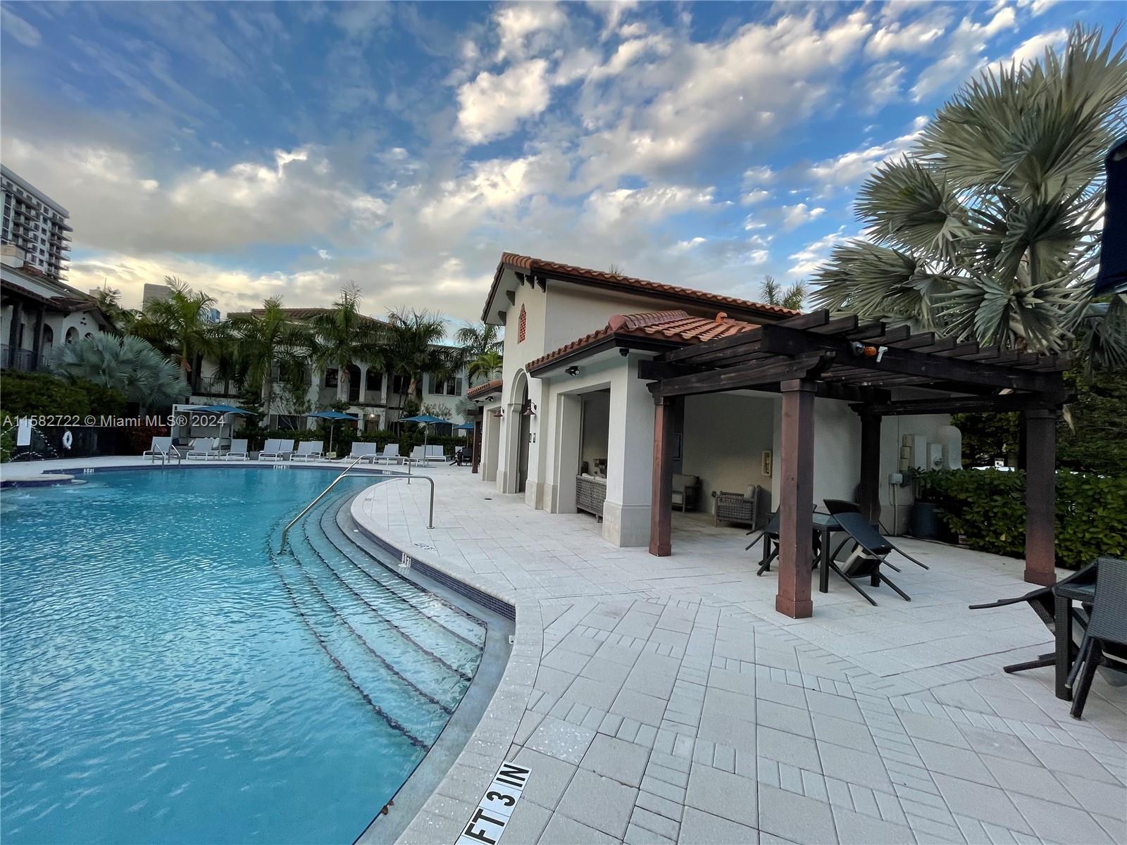 DOWNTOWN DORAL DUTCHER - Residential