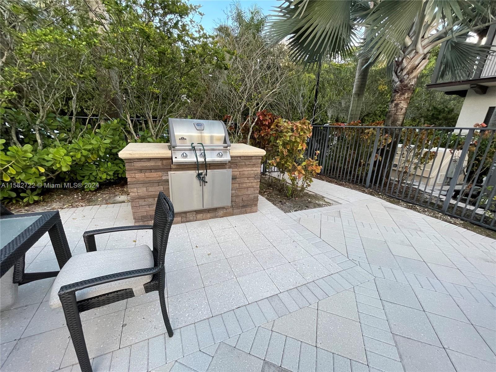 DOWNTOWN DORAL DUTCHER - Residential