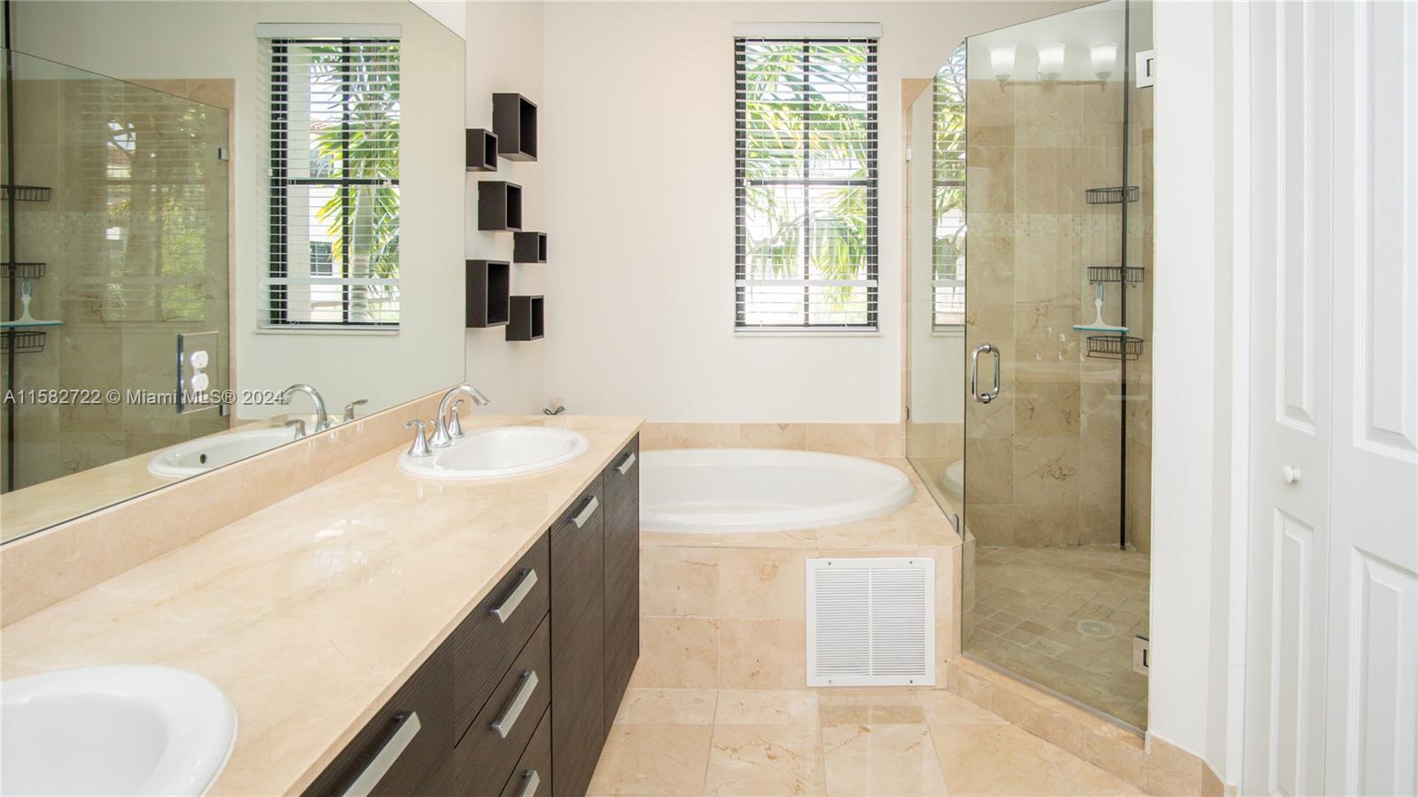 DOWNTOWN DORAL DUTCHER - Residential