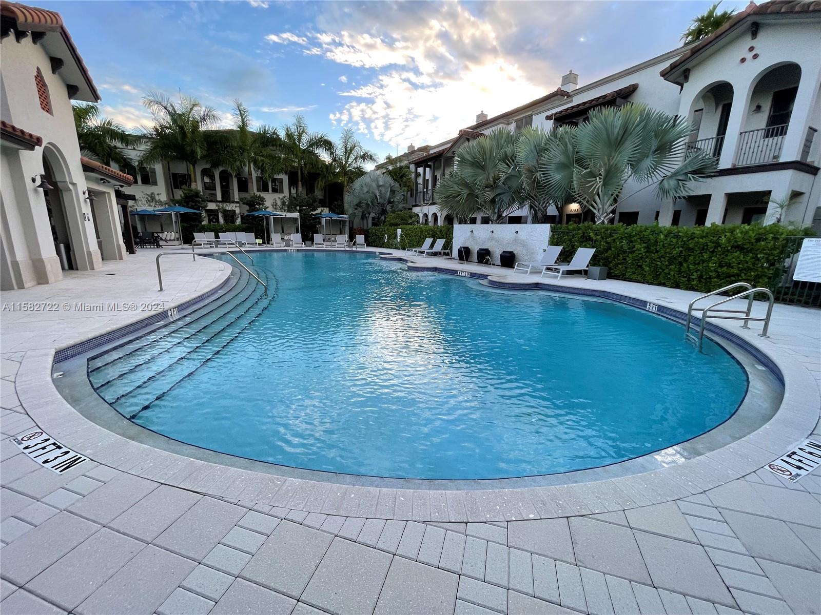 DOWNTOWN DORAL DUTCHER - Residential