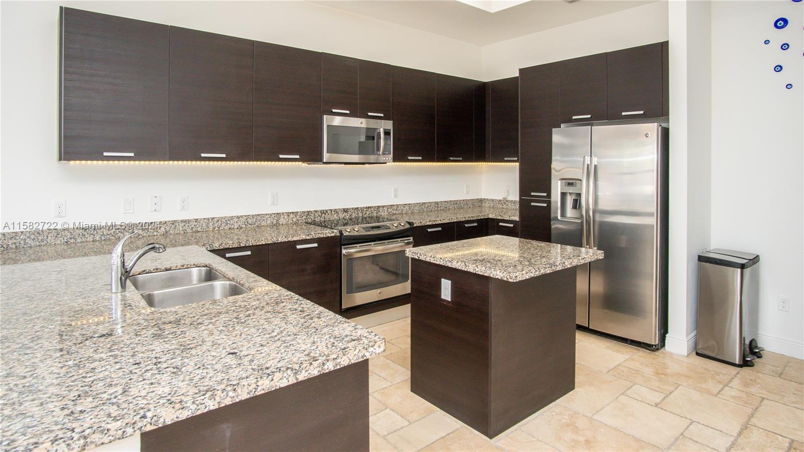 DOWNTOWN DORAL DUTCHER - Residential