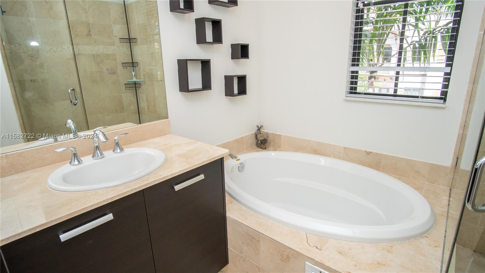 DOWNTOWN DORAL DUTCHER - Residential