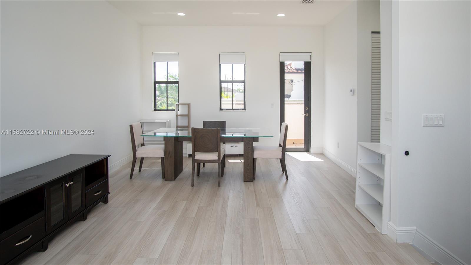 DOWNTOWN DORAL DUTCHER - Residential