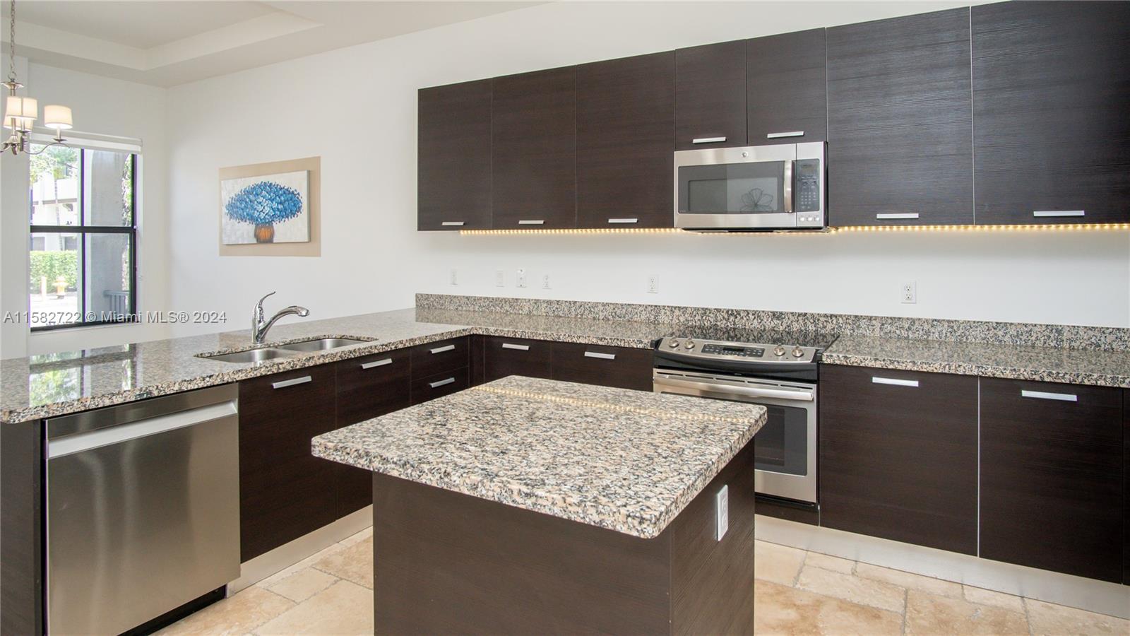 DOWNTOWN DORAL DUTCHER - Residential