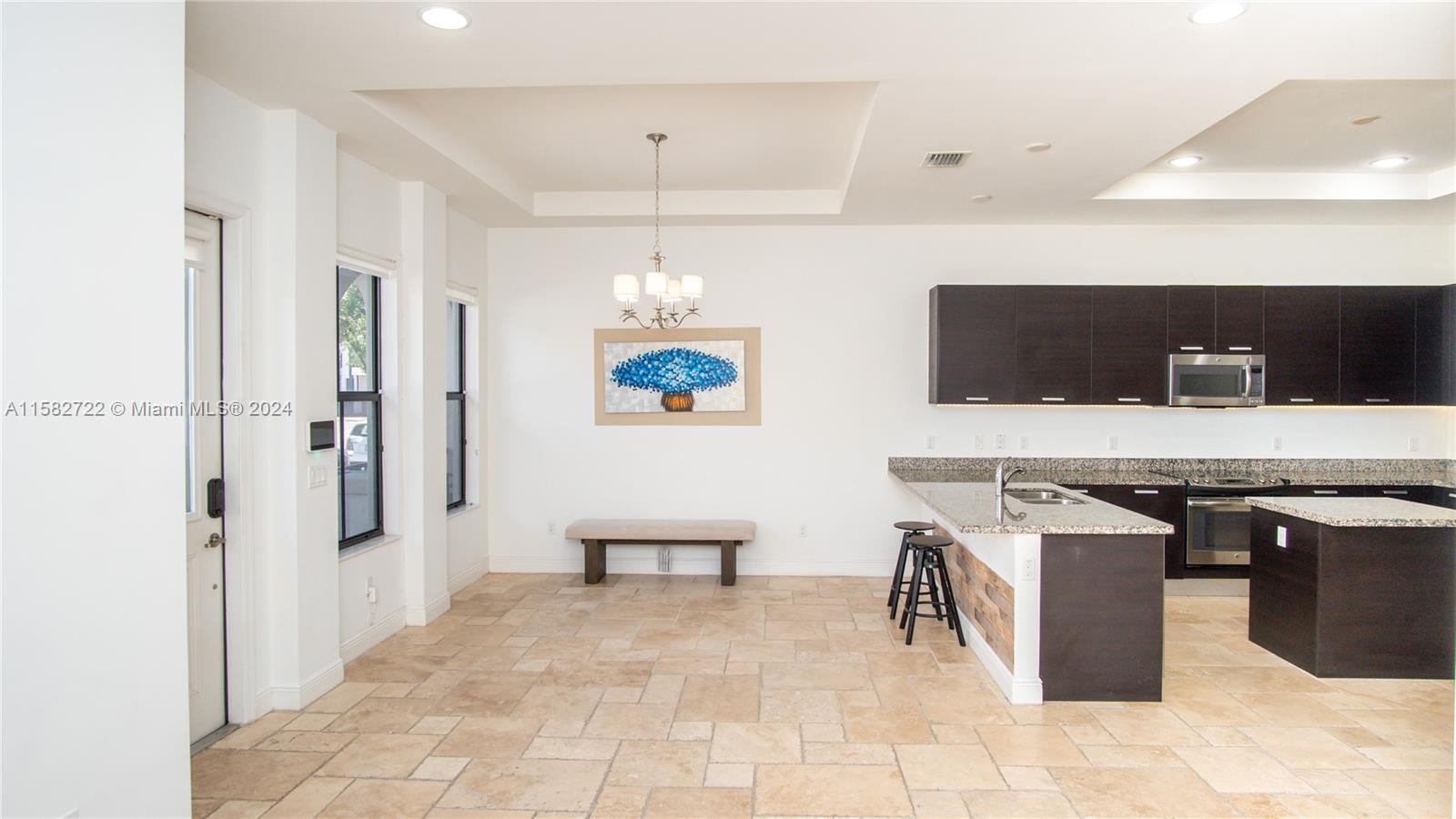 DOWNTOWN DORAL DUTCHER - Residential