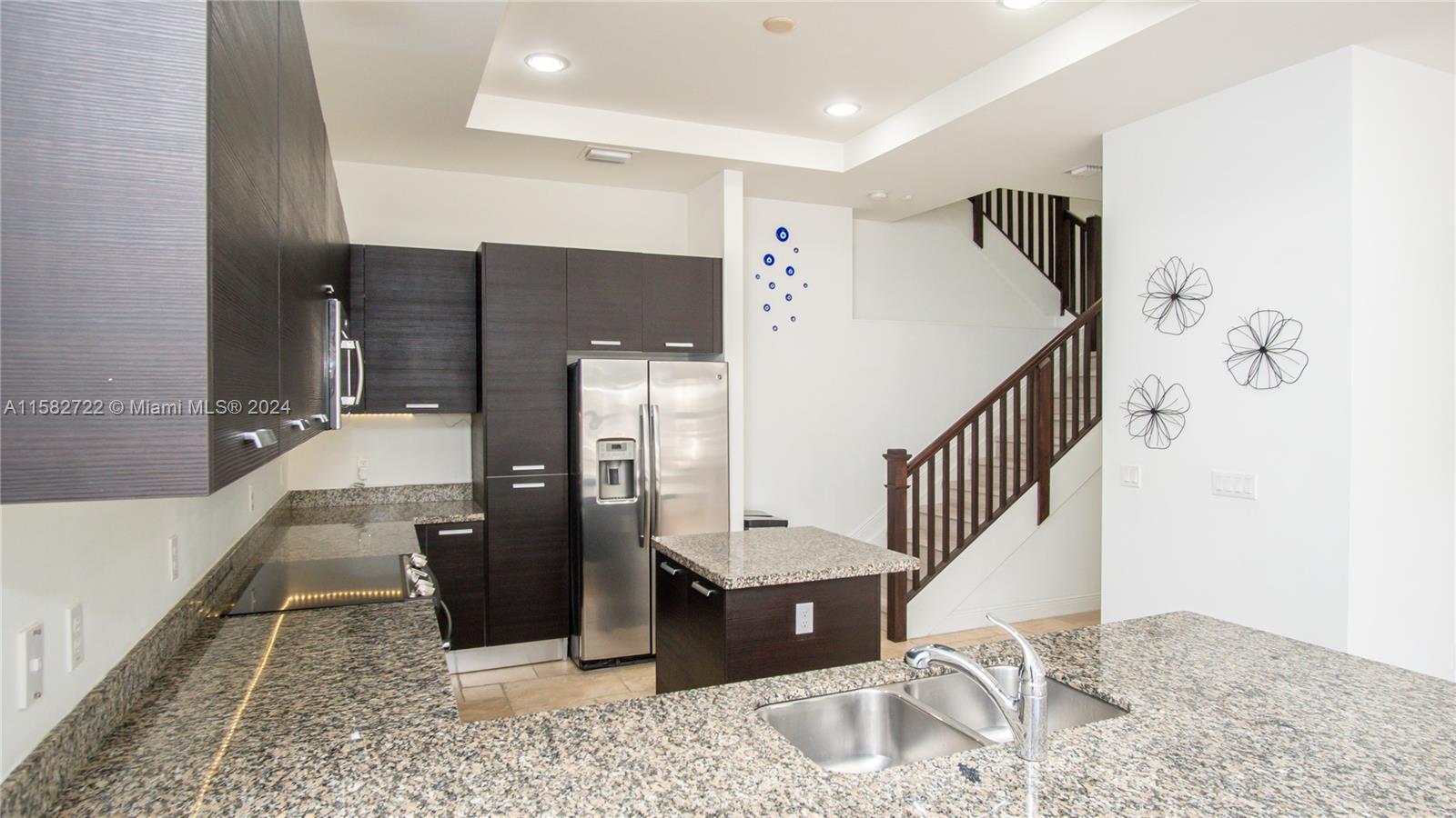 DOWNTOWN DORAL DUTCHER - Residential