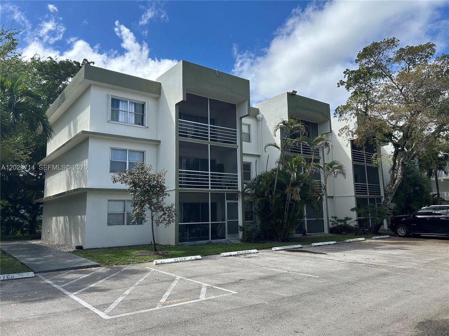 Spacious and open floor plan for this 2 bedroom, 2 full baths condo on first floor, all tile floors. Plenty of windows bringing in natural light, large bathroom with dual sinks, large balcony for additional space. RECENTLY VACATED. AS IS. PERFECT FOR INVESTORS OR FIRST TIME HOME BUYERS.