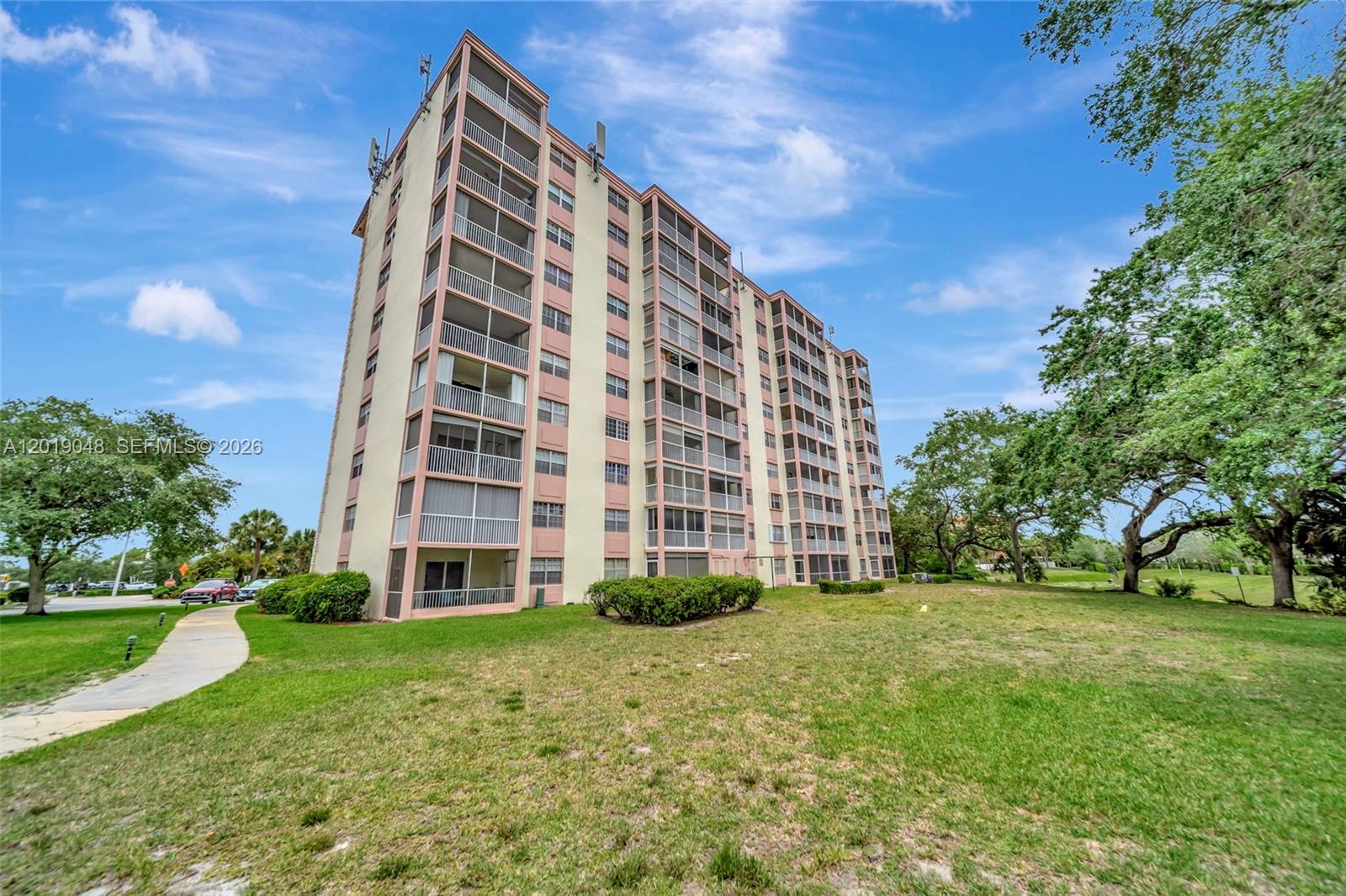 BRIARWOOD CLUB CONDO 3 - Residential