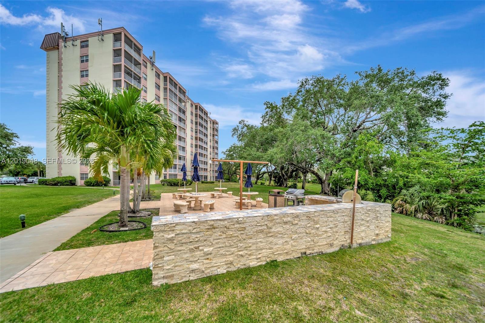 BRIARWOOD CLUB CONDO 3 - Residential