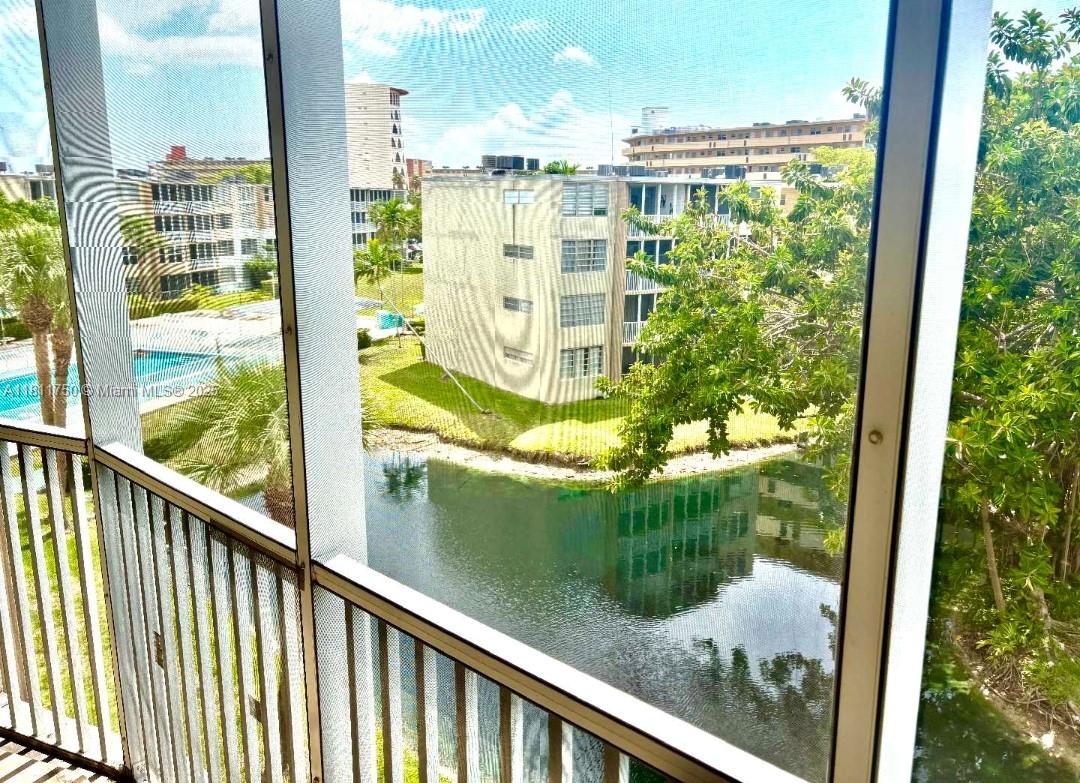 1660 Ne 191st St 405-1, Miami, Broward County, Florida - 2 Bedrooms  
2 Bathrooms - 