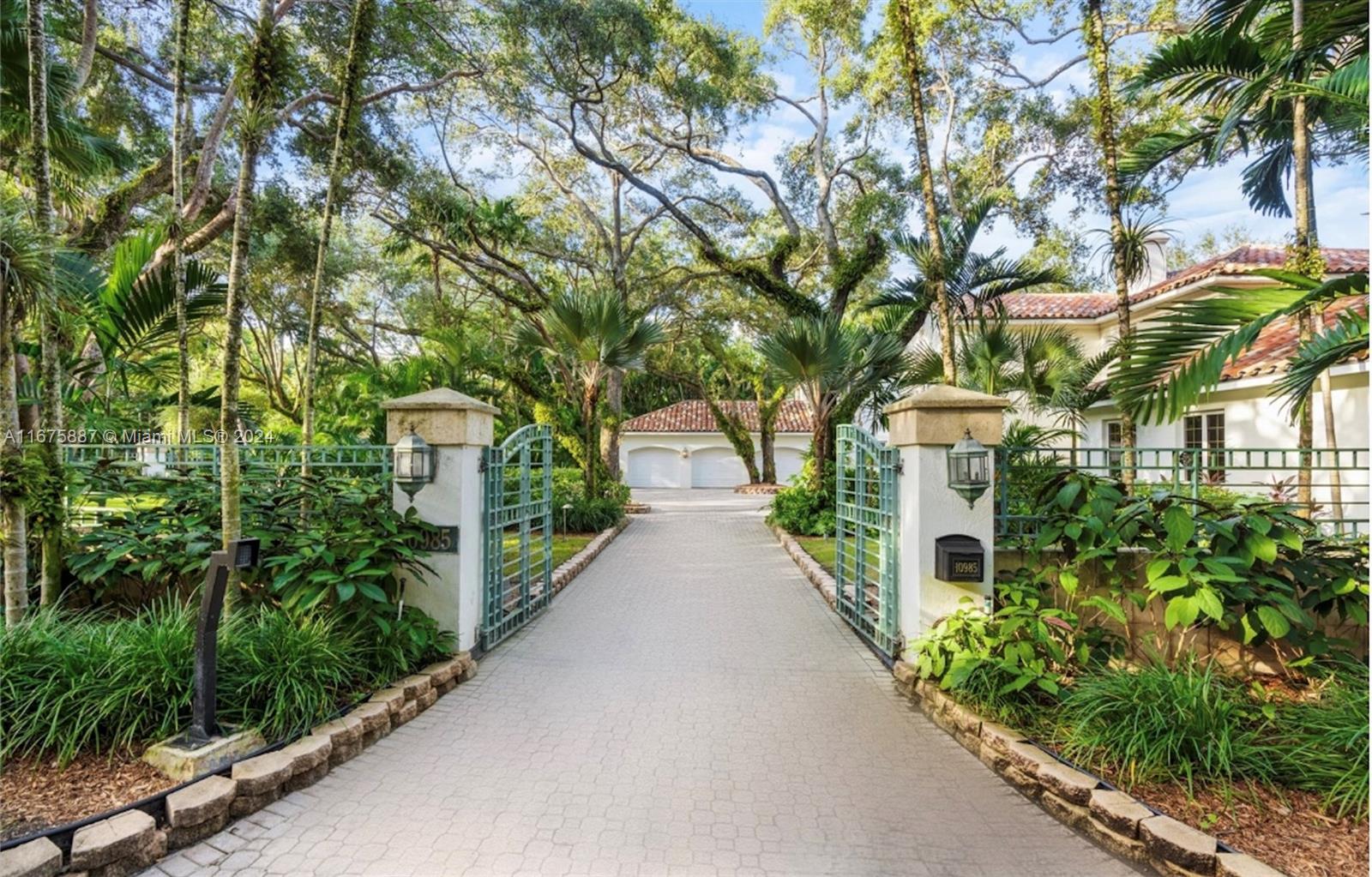 FAIRCHILD OAKS - Residential