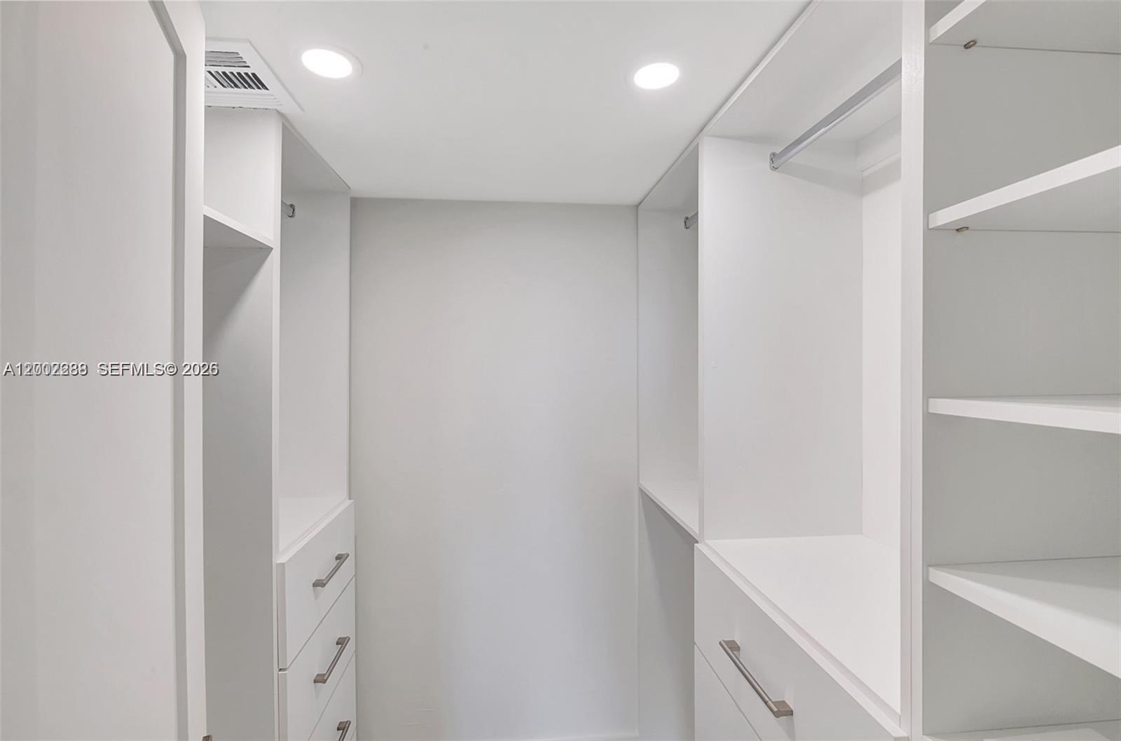 THE ISLANDER CLUB CONDO - Residential Lease