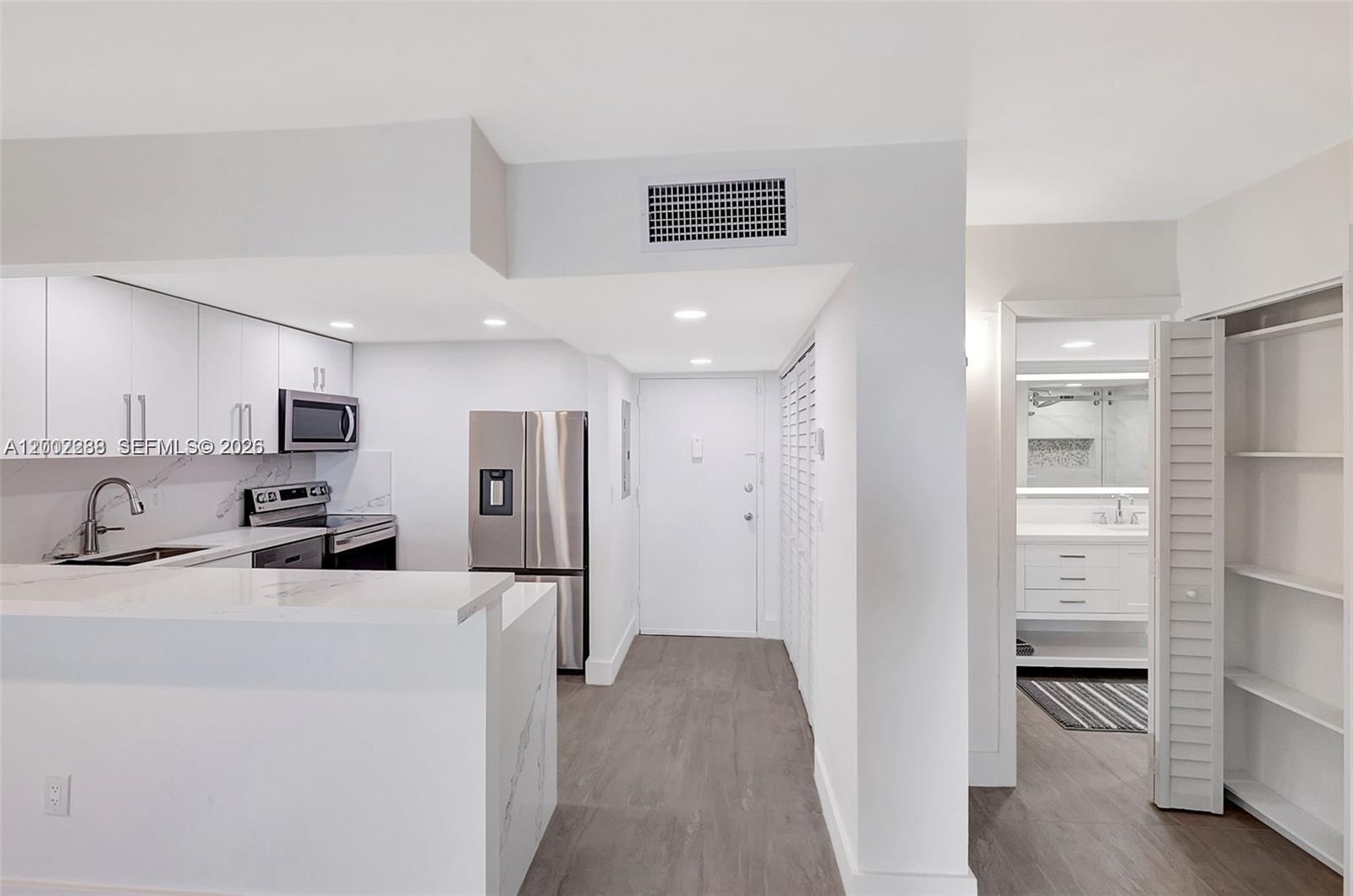 THE ISLANDER CLUB CONDO - Residential Lease