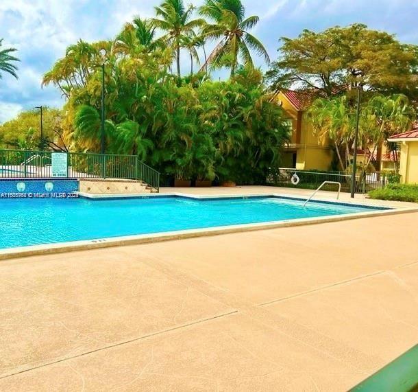 LA HACIENDA COUNTRY CLUB - Residential Lease
