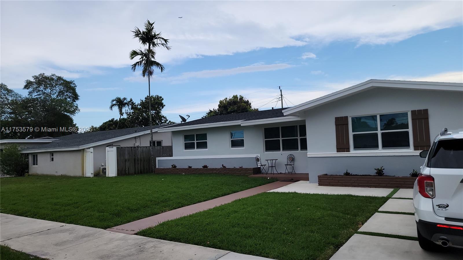 Excellent 4 Bedrooms, 3 Full Bathrooms, Living room, family room, studio and more. Excellent for a family. Property has 2 Master bedrooms, fast access to I-95. Great neighborhood, Washer and dryer, new Roof, all impact window. have another extra room for office or family room.