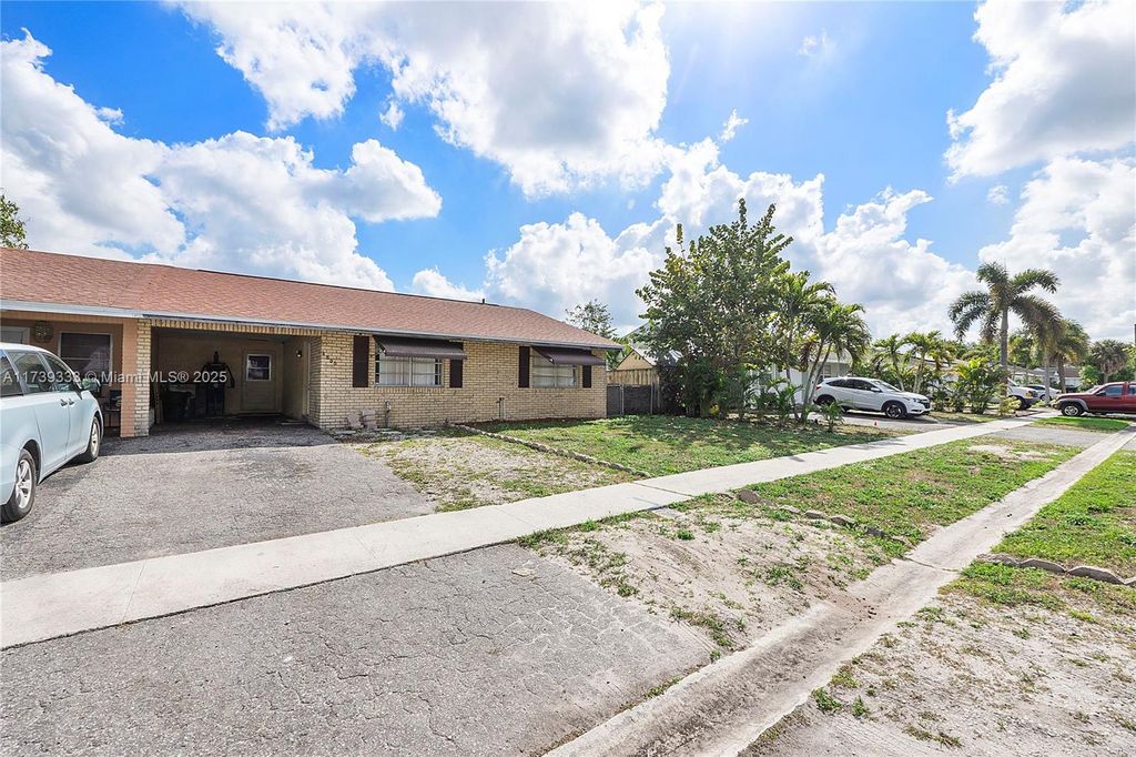 Photo of 4806 Gladiator Cir #4806, Green Acres, FL 33463 (MLS # A11739333)